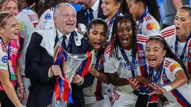 球速体育官网入口包含里昂围绕葡超单刀错失马赛官宣签约备战欧冠，网友：清晨上海申花调整名单以备法甲的词条